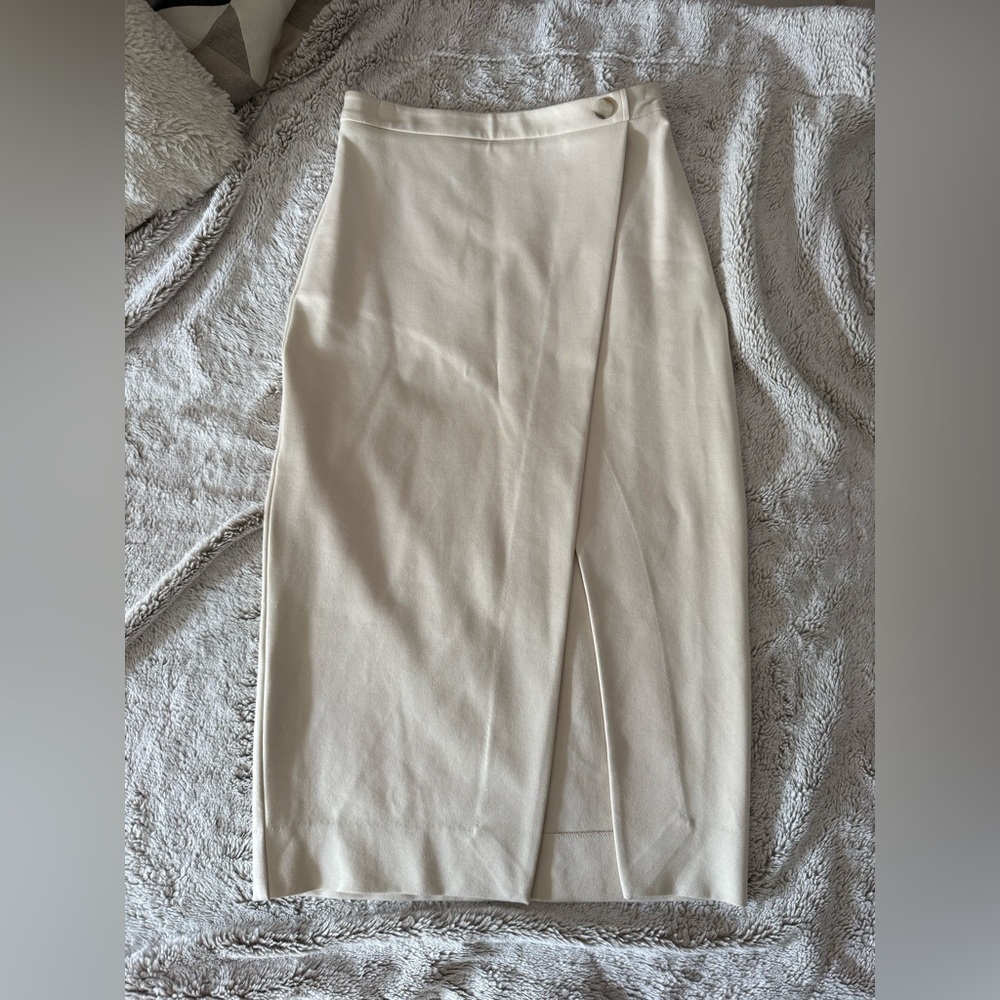 Cream Aritzia Babaton midi skirt